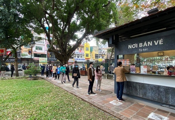Mùng 2 Tết, Văn Miếu - Quốc Tử Giám nhộn nhịp người xin chữ Mùng 2 Tết, Văn Miếu - Quốc Tử Giám nhộn nhịp người xin chữ