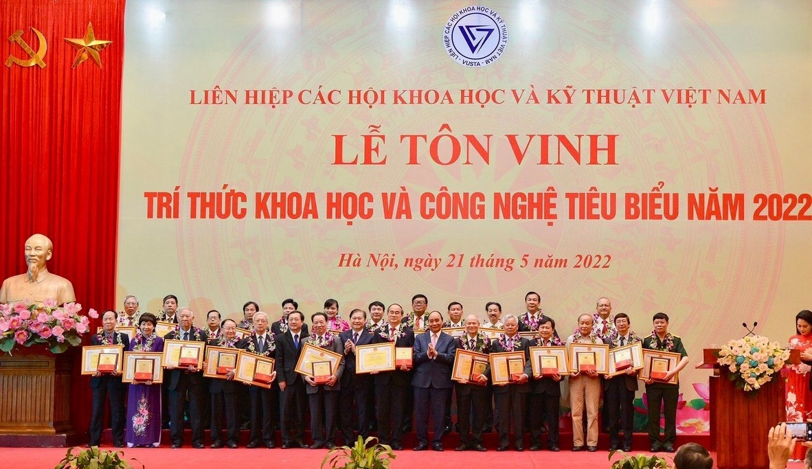 Vinh danh 106 trí thức khoa học và công nghệ tiêu biểu năm 2022 Vinh danh 106 trí thức khoa học và công nghệ tiêu biểu năm 2022