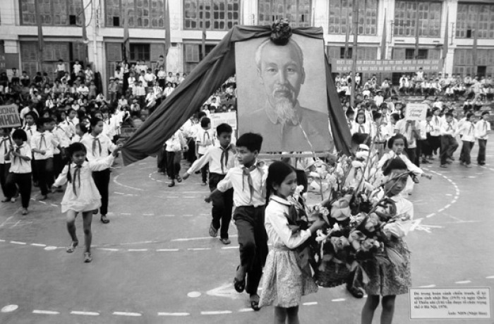 Khoảnh khắc 'Trẻ em thời chiến' tại Văn Miếu – Quốc Tử Giám khoanh khac tre em thoi chien tai van mieu quoc tu giam