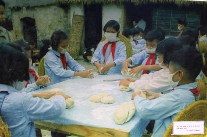 Khoảnh khắc 'Trẻ em thời chiến' tại Văn Miếu – Quốc Tử Giám khoanh khac tre em thoi chien tai van mieu quoc tu giam