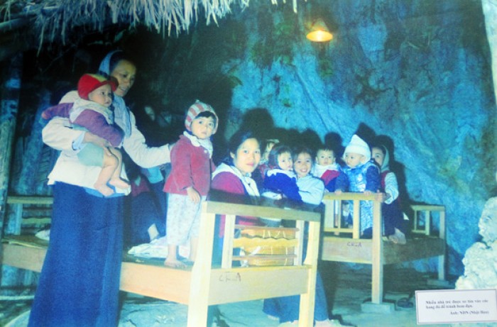Khoảnh khắc 'Trẻ em thời chiến' tại Văn Miếu – Quốc Tử Giám khoanh khac tre em thoi chien tai van mieu quoc tu giam