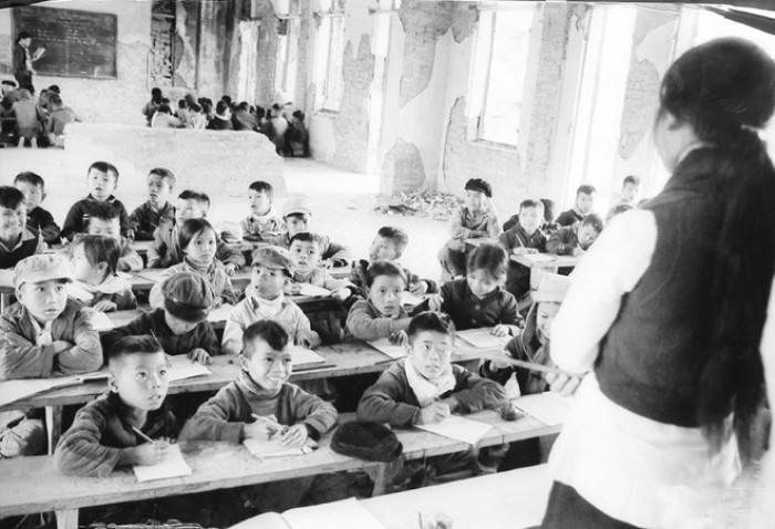 Khoảnh khắc 'Trẻ em thời chiến' tại Văn Miếu – Quốc Tử Giám khoanh khac tre em thoi chien tai van mieu quoc tu giam