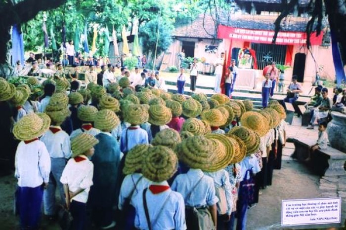 Khoảnh khắc 'Trẻ em thời chiến' tại Văn Miếu – Quốc Tử Giám khoanh khac tre em thoi chien tai van mieu quoc tu giam
