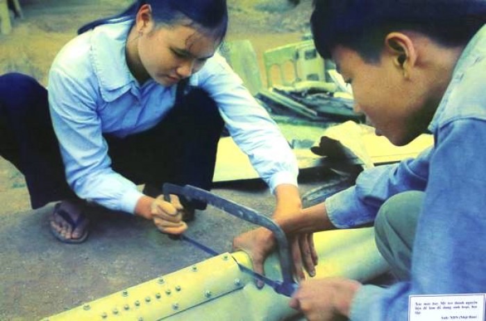 Khoảnh khắc 'Trẻ em thời chiến' tại Văn Miếu – Quốc Tử Giám khoanh khac tre em thoi chien tai van mieu quoc tu giam