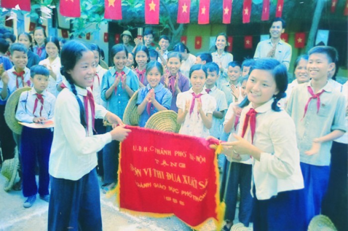 Khoảnh khắc 'Trẻ em thời chiến' tại Văn Miếu – Quốc Tử Giám khoanh khac tre em thoi chien tai van mieu quoc tu giam