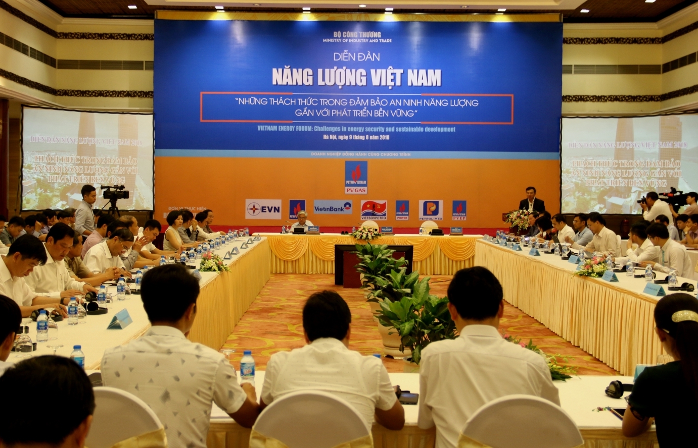 nganh nang luong dung truoc nhung thach thuc nguy co lon
