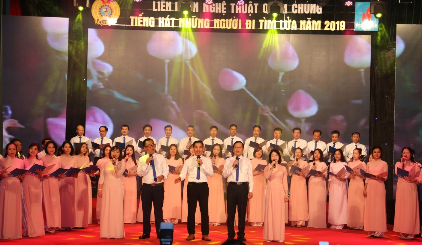 co quan tap doan gianh giai nghe thuat dac biet xuat sac tai lien hoan tieng hat nhung nguoi di tim lua khu vuc phia bac