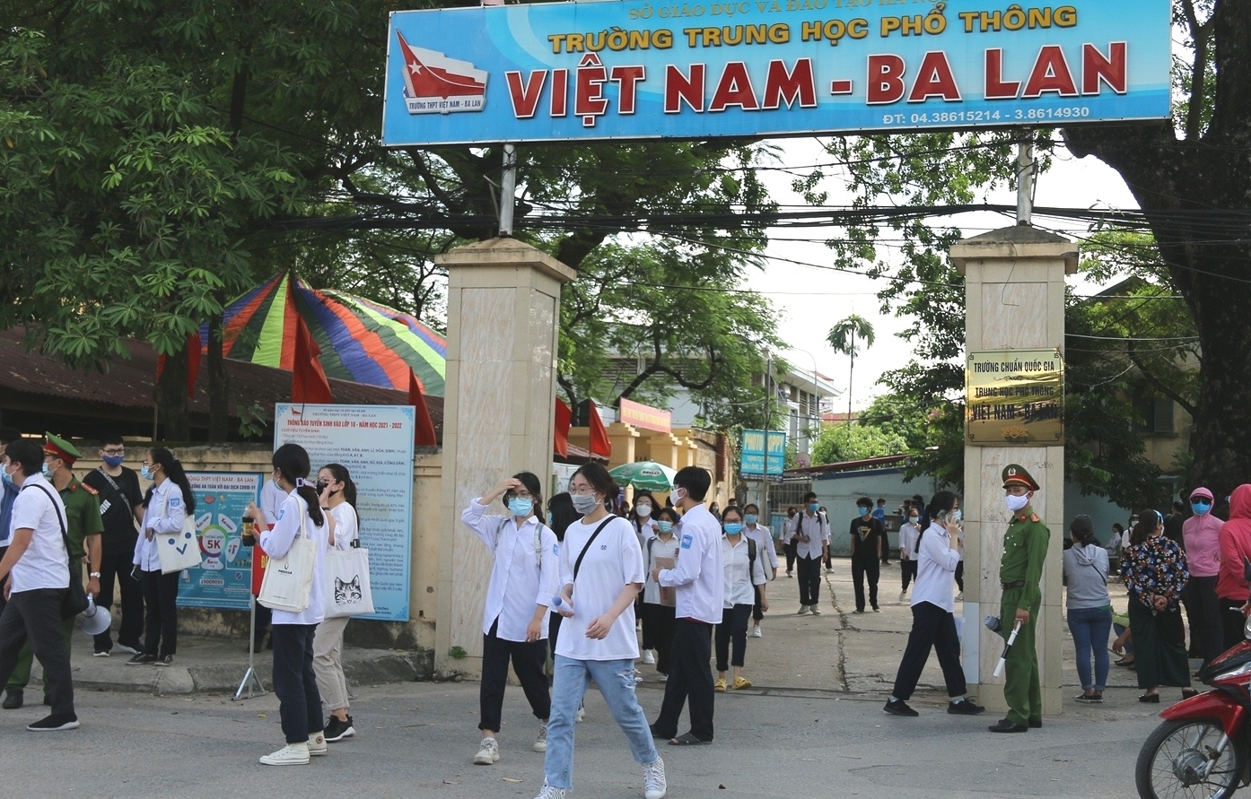 Hà Nội trả Giấy chứng nhận tốt nghiệp THPT qua đường bưu điện