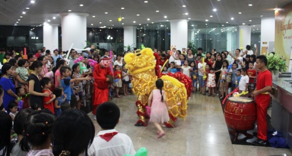 tuoi tre pvn vui trung thu cung dem hoi trang ram