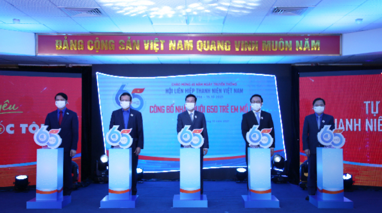Hành trình “Tôi yêu Tổ quốc tôi” đồng hành cùng 650 trẻ em mồ côi do dịch Covid-19 Hành trình “Tôi yêu Tổ quốc tôi” đồng hành cùng 650 trẻ em mồ côi do dịch Covid-19