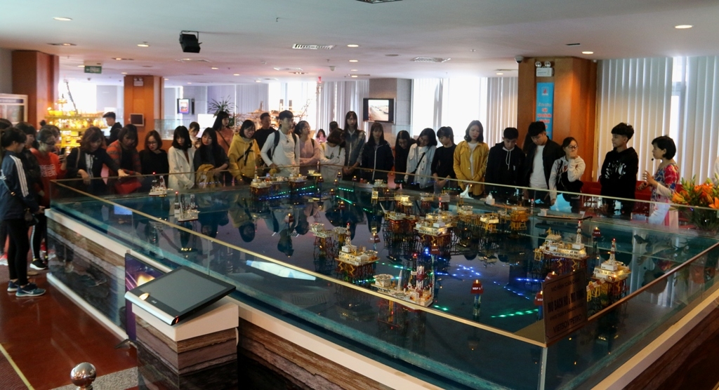 Phát huy giá trị truyền thống của ngành Dầu khí Việt Nam phat huy gia tri truyen thong cua nganh dau khi viet nam