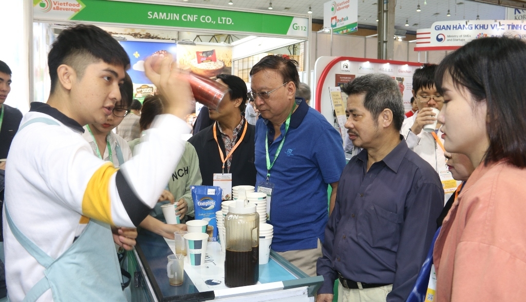 Trưng bày, giới thiệu thiết bị công nghệ chế biến thực phẩm và đồ uống trung bay gioi thieu thiet bi cong nghe che bien thuc pham va do uong tai vietfood beverage propack 2019