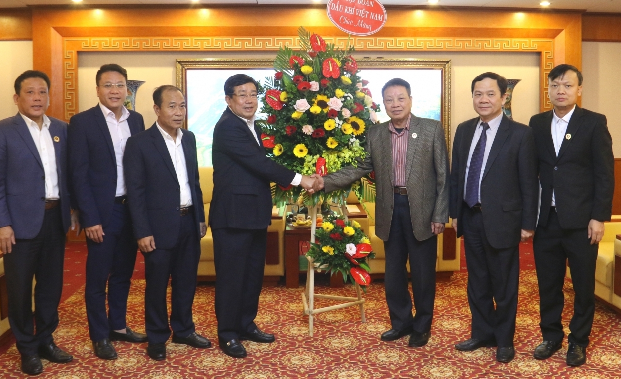 tap doan dau khi viet nam chuc mung ngay thanh lap trung uong ho i ccb viet nam