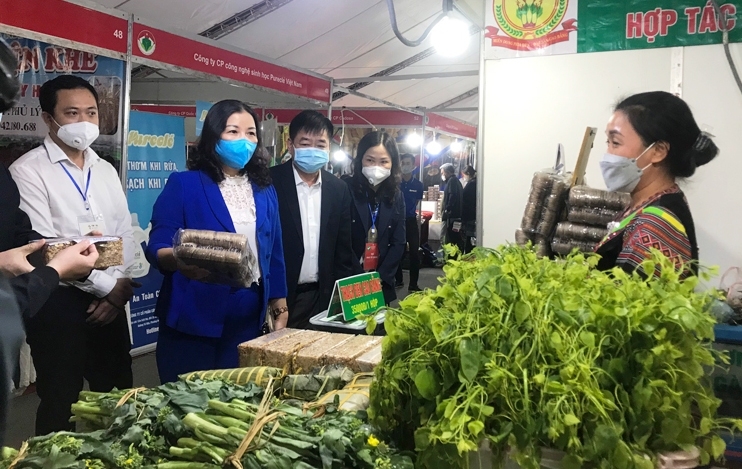 Hơn 100 doanh nghiệp tham gia Hội chợ hàng Việt Nam được người tiêu dùng yêu thích 2021
