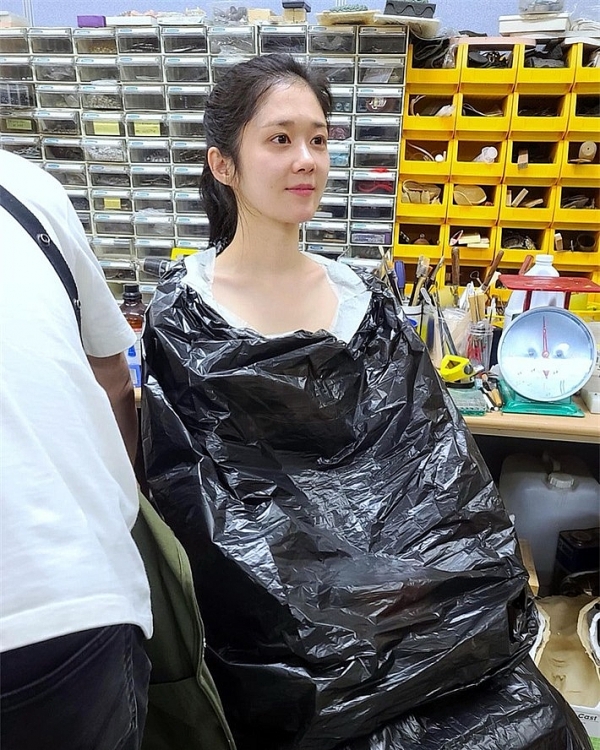 Jang Nara khoe mặt mộc đáng kinh ngạc ở tuổi 40 Jang Nara khoe mặt mộc đáng kinh ngạc ở tuổi 40