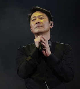 "Thiên vương" Lê Minh tái xuất phong độ ở tuổi 55 - Vimarsana News