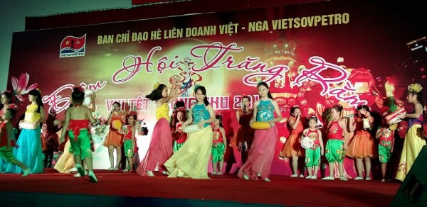 lung linh dem hoi trang ram vietsovpetro 2015