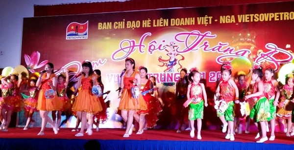 lung linh dem hoi trang ram vietsovpetro 2015