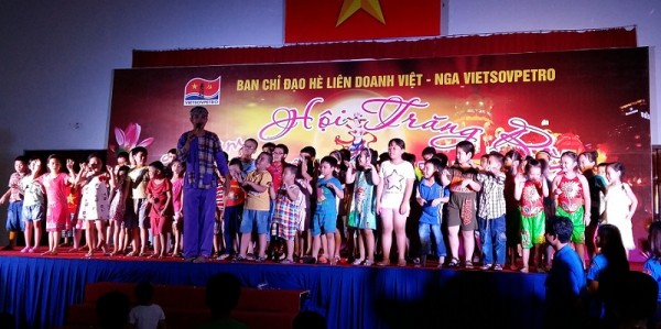 lung linh dem hoi trang ram vietsovpetro 2015