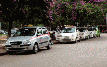 Hà Nội thu hồi phù hiệu taxi của hãng dưới 50 xe