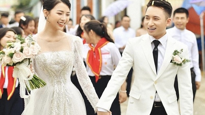 Phan Mạnh Quỳnh tự tổ chức đám cưới theo phong cách đặc biệt