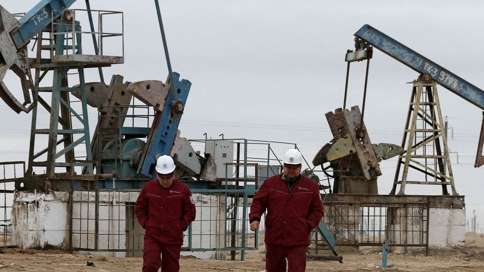 Giá dầu phục hồi sau ngày tụt giảm do lo ngại về nguồn cung toàn cầu kéo dài