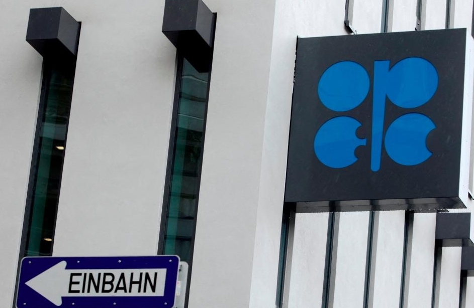 OPEC+ nhất trí tăng nhẹ sản lượng dầu