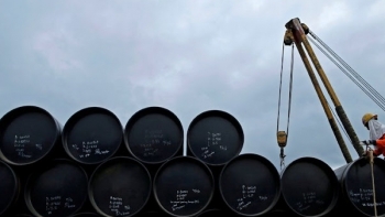 Giá dầu phục hồi từ mức thấp nhất trong 6 tháng