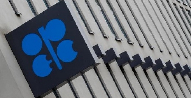 OPEC+ hạ dự báo thặng dư thị trường dầu
