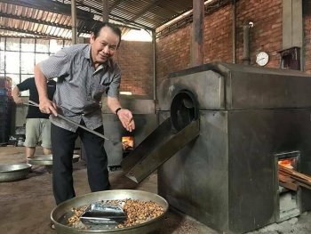 cau be ban kem thanh vua hat dieu rang cui