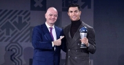 C.Ronaldo được FIFA vinh danh ở giải thưởng đặc biệt