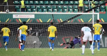 Trận đấu ở Cúp châu Phi gây sốc khi có tới 19 quả phạt đền