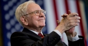 Tỷ phú Buffett bỏ túi 9,8 tỷ USD trong một ngày nhờ cổ phiếu Apple