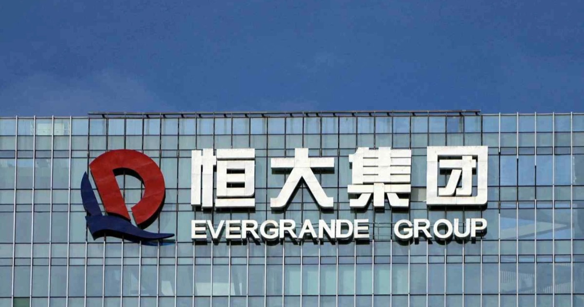 Cổ phiếu Evergande và 2 công ty con bất ngờ bị đình chỉ giao dịch