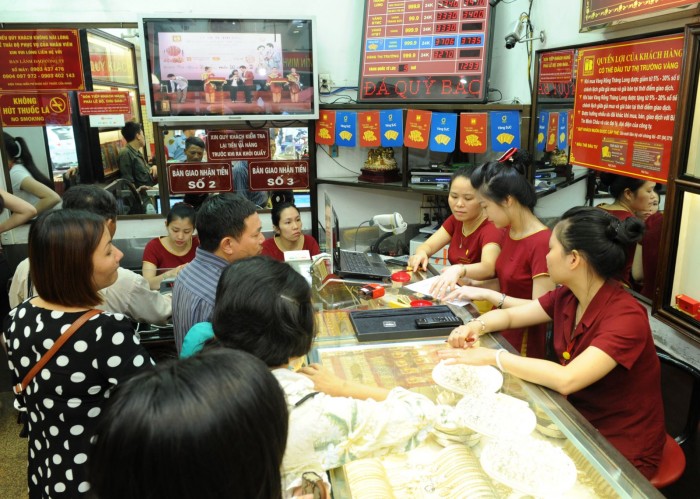 Giá vàng hôm nay (27/5) lại rớt thảm, về sát 33 triệu đồng/lượng gia-vang-hom-nay-275-lai-rot-tham-ve-sat-33-trieu-dongluong