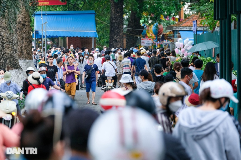 F0 vẫn giảm sâu sau kỳ nghỉ lễ: Việt Nam đã đạt miễn dịch cộng đồng? - 1