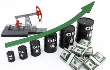 Giá xăng dầu hôm nay 12/5 tăng vọt, dầu Brent lên mức 107,24 USD/thùng