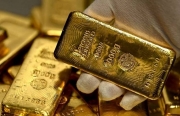 Giá vàng hôm nay 25/5: Đồng USD tụt đáy, giá vàng duy trì đà tăng mạnh