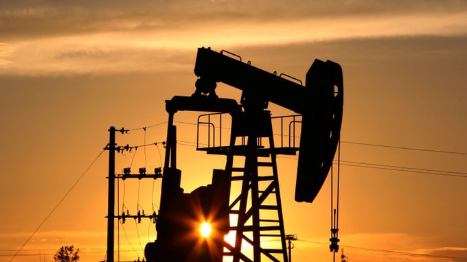 Vì sao giá dầu giảm bất chấp nguồn cung thắt chặt? - 1