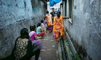 Những cô gái sống đời nô lệ trong nhà chứa Bangladesh