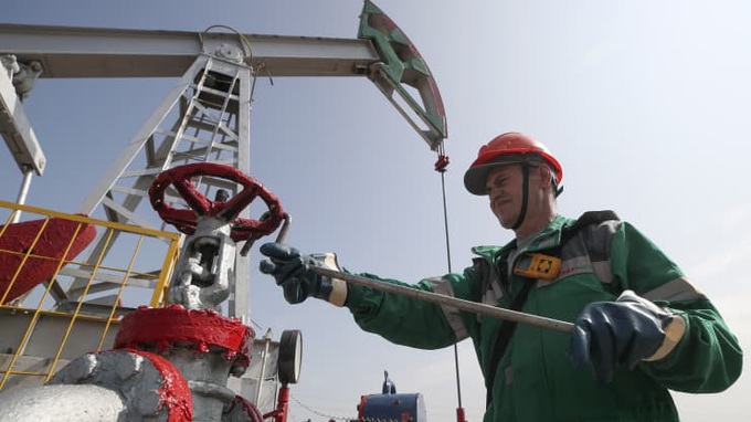 JPMorgan: Giá dầu có thể vọt lên 380 USD/thùng nếu Nga giảm sâu sản lượng - 1