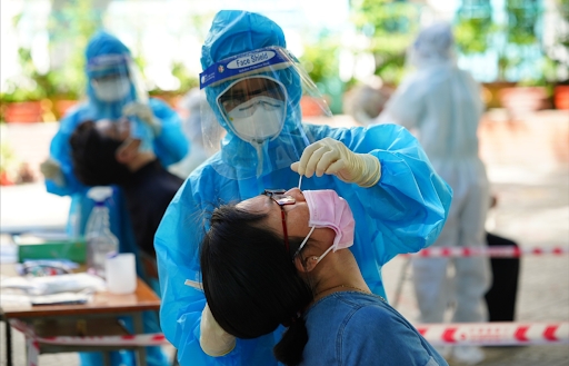 Đẩy mạnh hoạt động “ngoại giao vắc xin”, phấn đấu kiểm soát dịch tại TPHCM trước 15/9