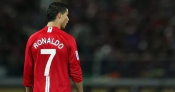 C.Ronaldo "sáng cửa" mặc áo số 7 huyền thoại của Man Utd
