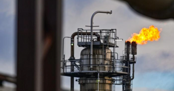 Đức kiểm soát một nhà máy lọc dầu của Nga