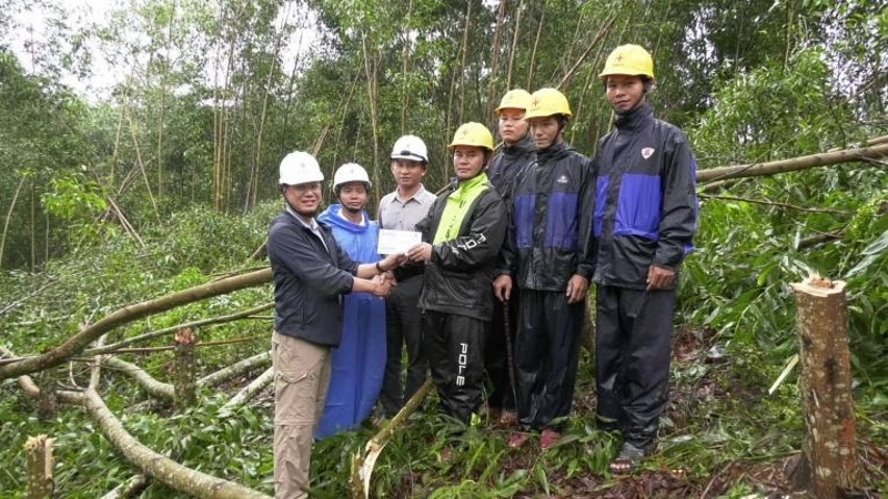 hiep duc phuoc son khi nhung con bao di qua