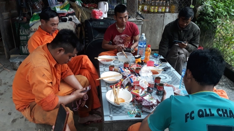 tam su cua nhung nguoi tho dien trong mua mua lu