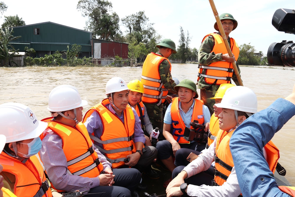 nuoc rut den dau cap dien den do tren tinh than dam bao an toan
