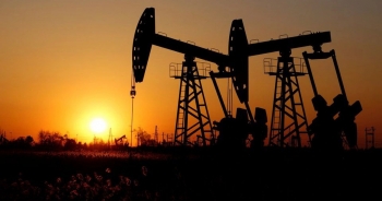Vì sao giá dầu sôi sục, vọt lên mức cao nhất trong 3 năm?