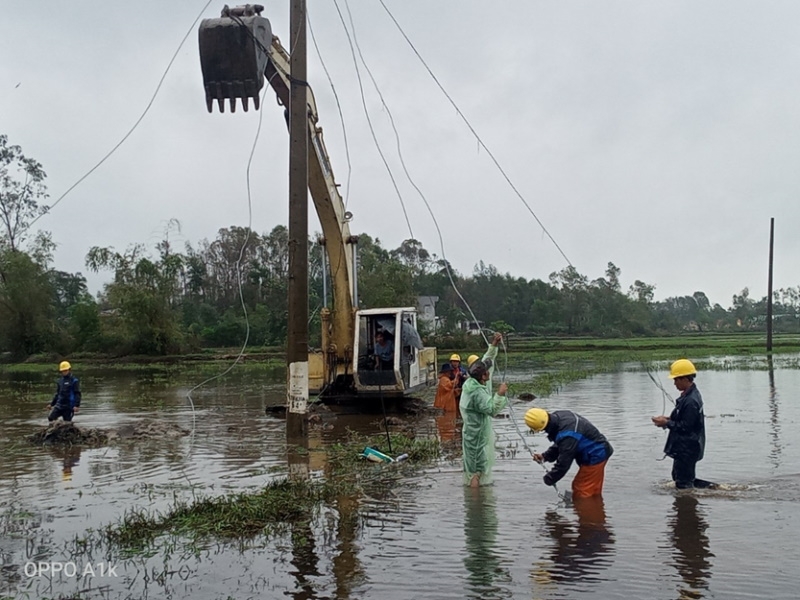 Người làm điện Quảng Nam trong mùa bão lũ