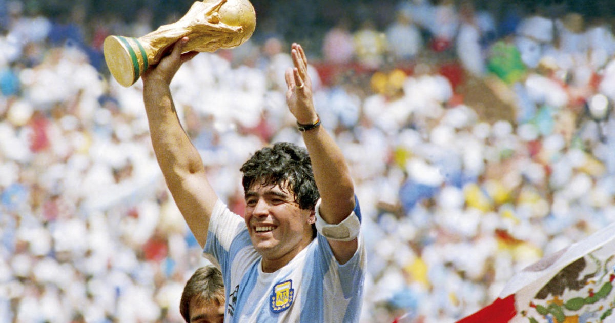 Pele: "Tôi mong được thi đấu cùng Maradona trên thiên đường"